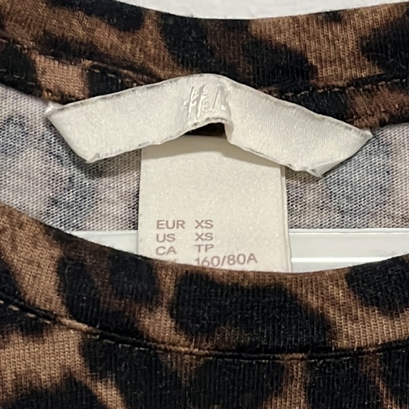 H&M leopard tshirt - Picture 2 of 2